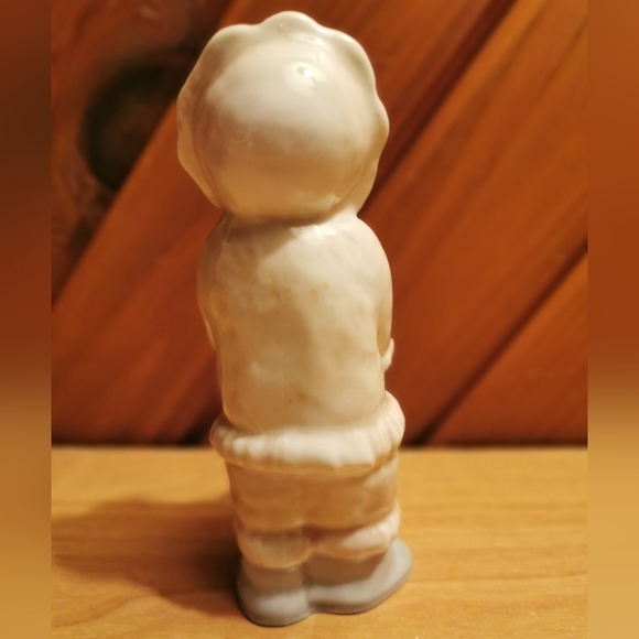 Inuit Figurine - Picture 4 of 7